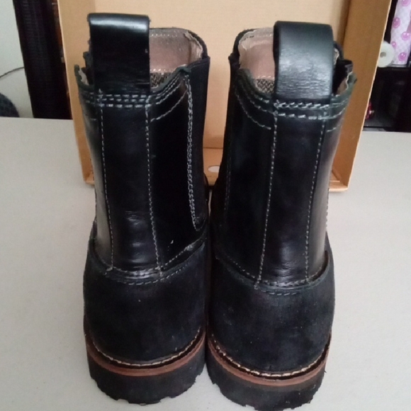 G.H. Bass & Co. Black and Brown Chelsea Boots - Picture 3 of 10